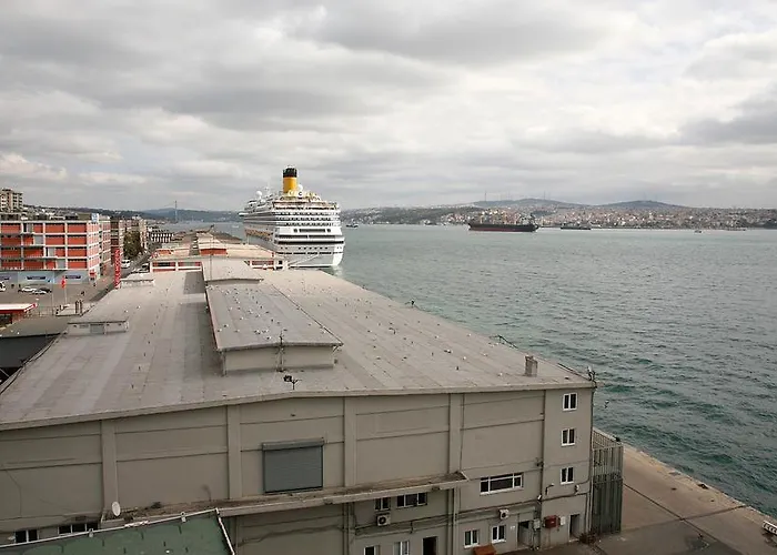 Karakoy Port 4*